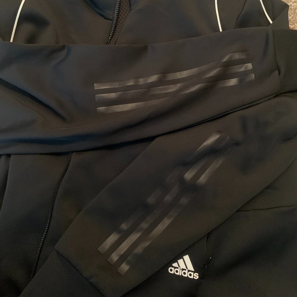 New Adidas zip up double lined jacket with breathable mesh inside.size 2XL. SOFT